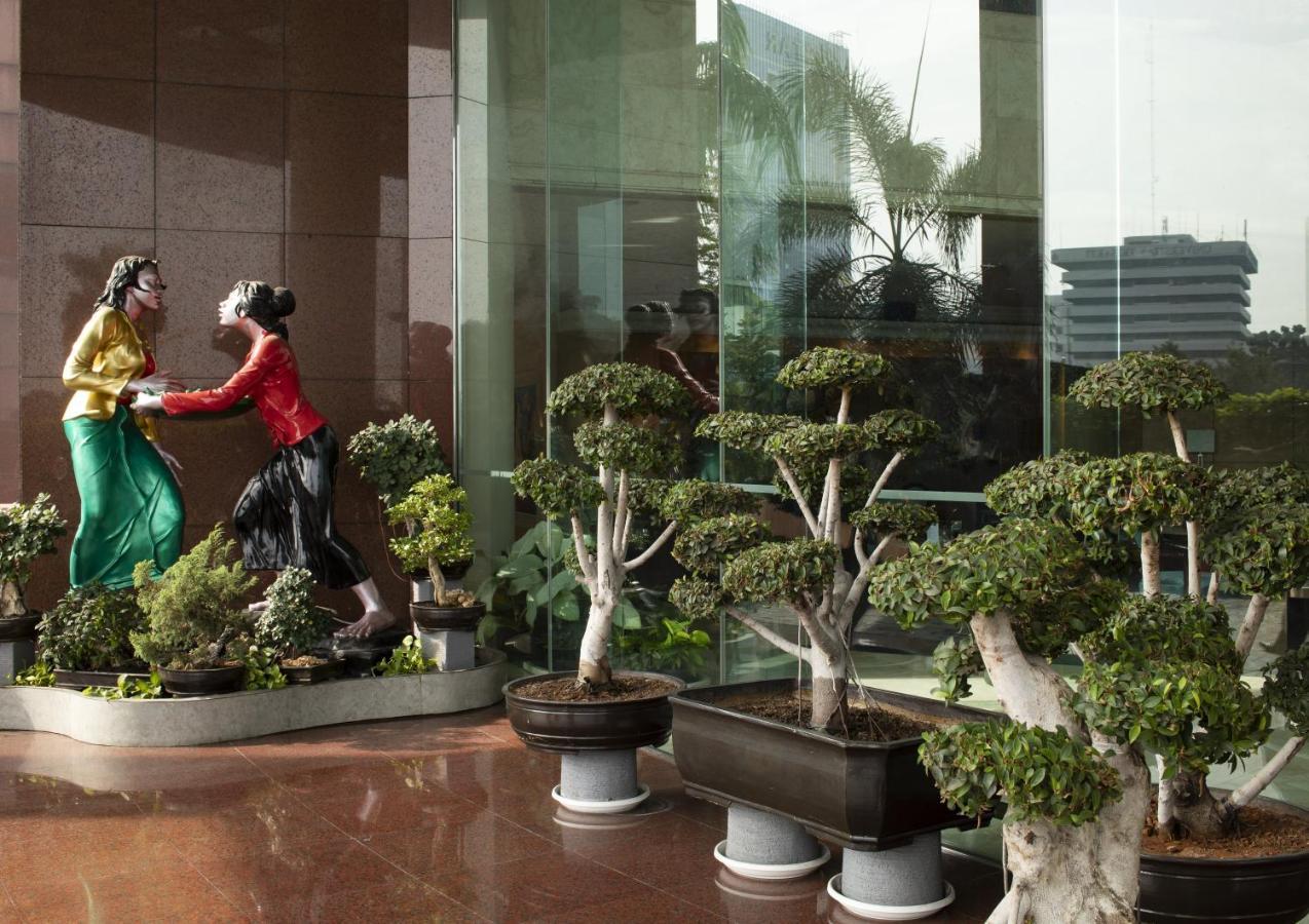 Hotel Ciputra Jakarta Managed By Swiss-Belhotel International Exterior photo