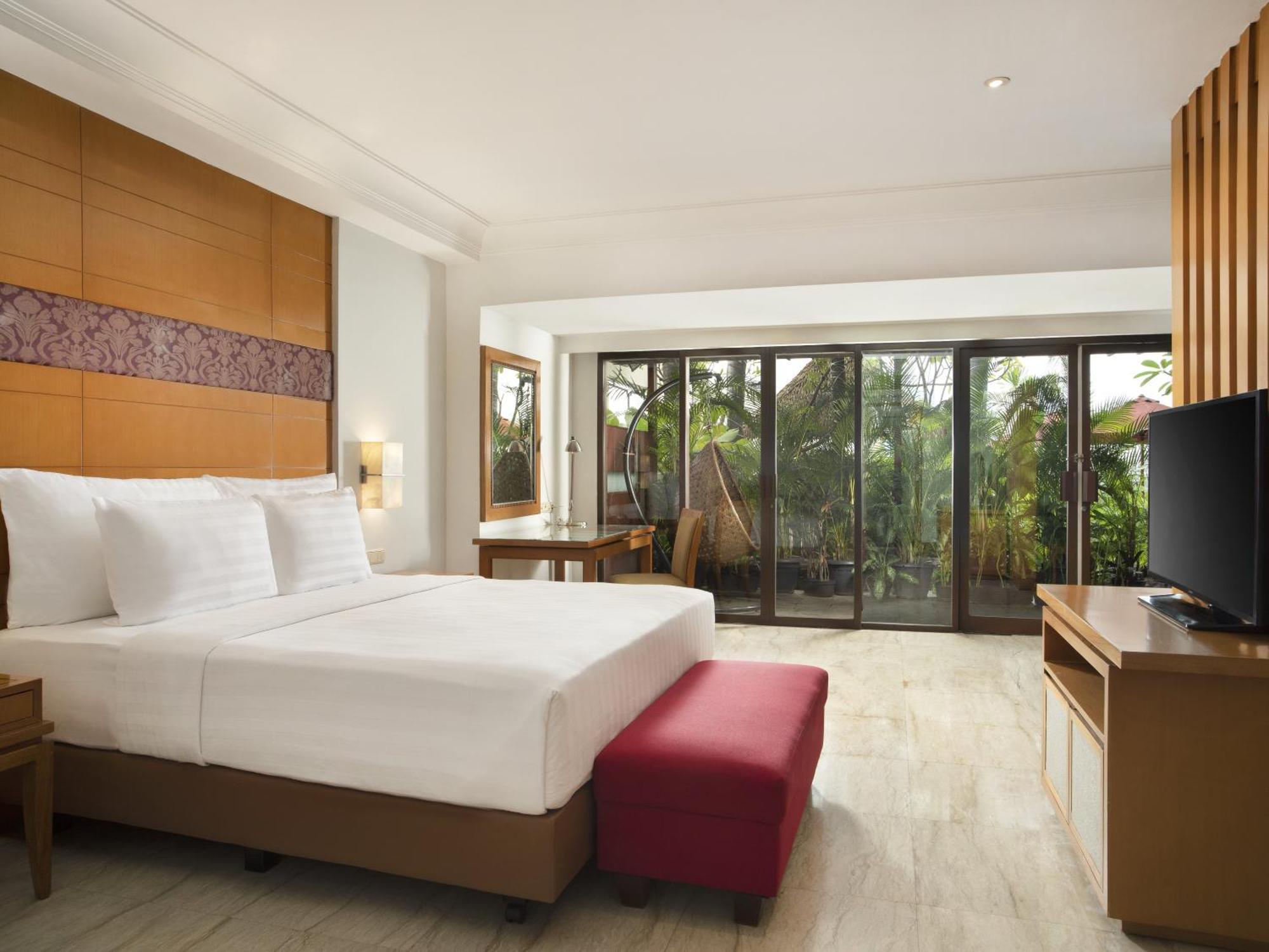 Hotel Ciputra Jakarta Managed By Swiss-Belhotel International Exterior photo